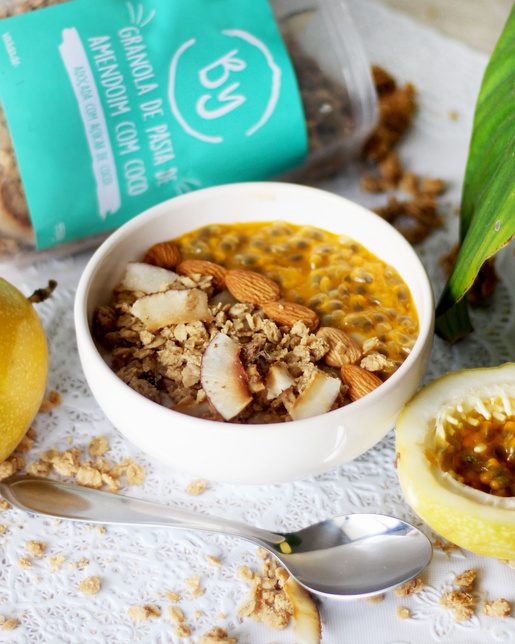 Bowl de granola com maracujá